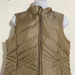 Loft Ann Taylor loft puffer vest! (Missing hood)